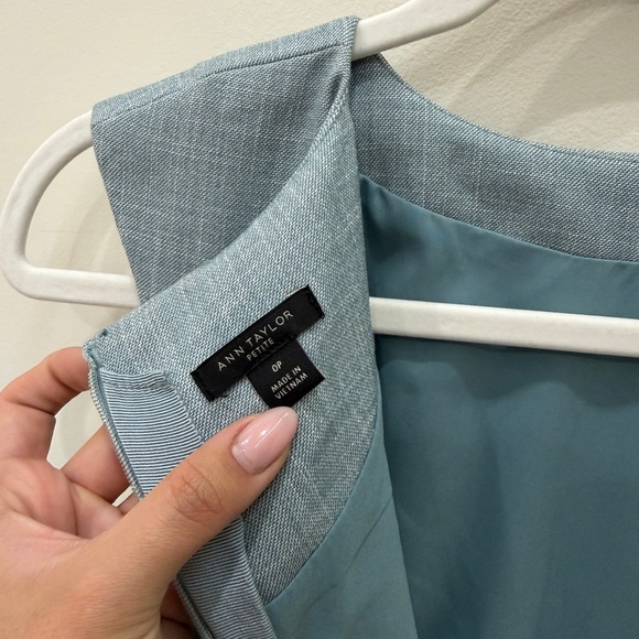 Ann Taylor Petite Blue Sleeveless Wrap-Style Sheath Dress with Tie Waist - Picture 5 of 6